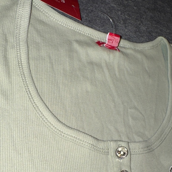 GUESS- NWT WOMEN'S Jewel-Button Ribbed Sage color Henley Top Size Medium - Picture 9 of 15